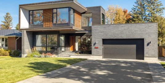 Contemporary park-facing builder floor exterior in Vasant Vihar, New Delhi