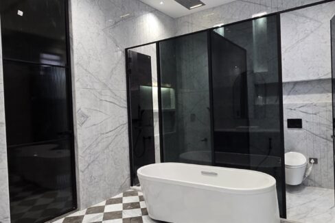 Indus Homes Luxury Bathroom Bathtub