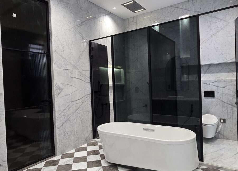 Indus Homes Luxury Bathroom Bathtub