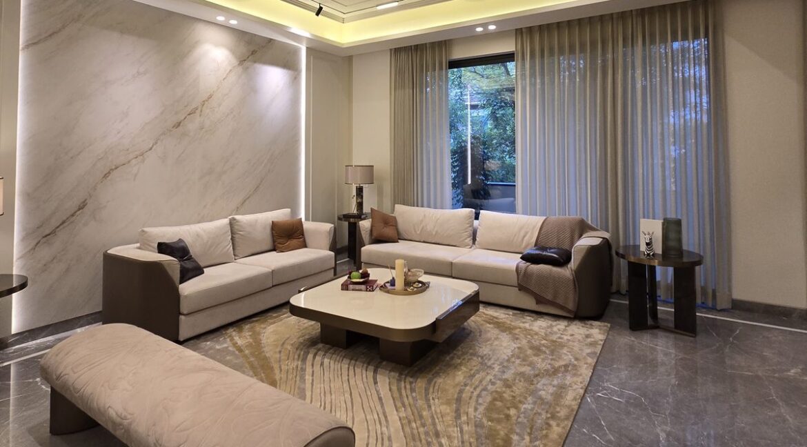 Apartment in Vasant Vihar – furnished living room with marble feature wall