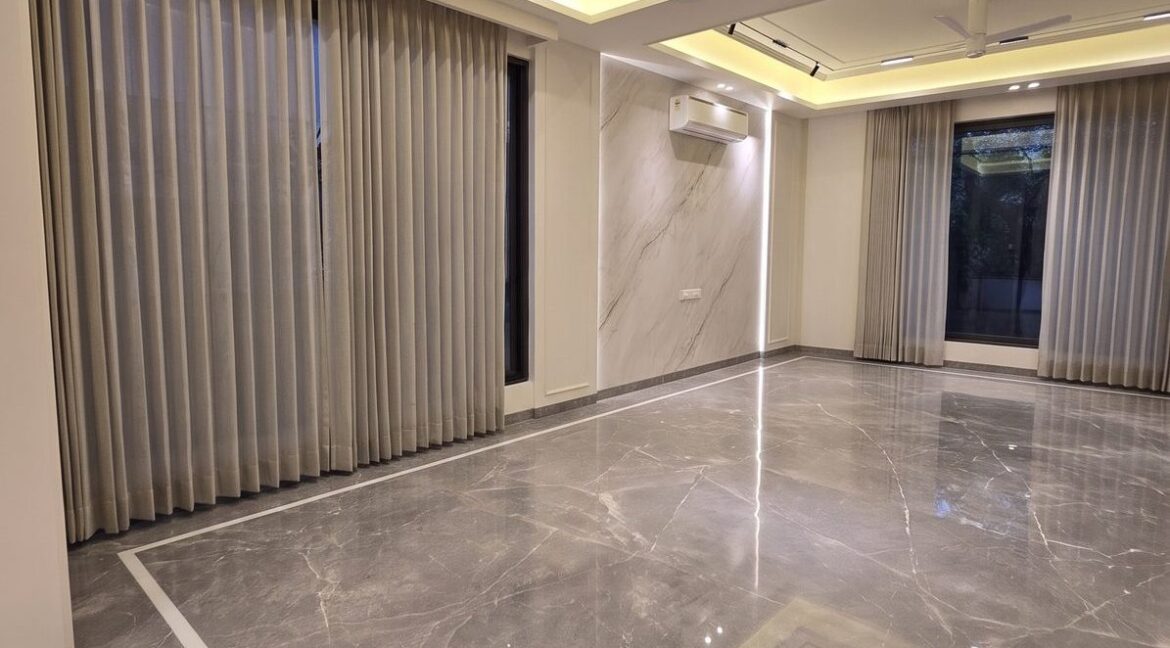 Duplex in Vasant Vihar – drawing room in Italian marble