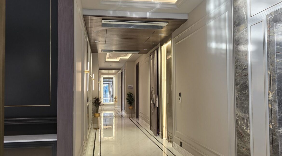 Ekum Homes Entrance Hall With Tumbling-Block Inlay