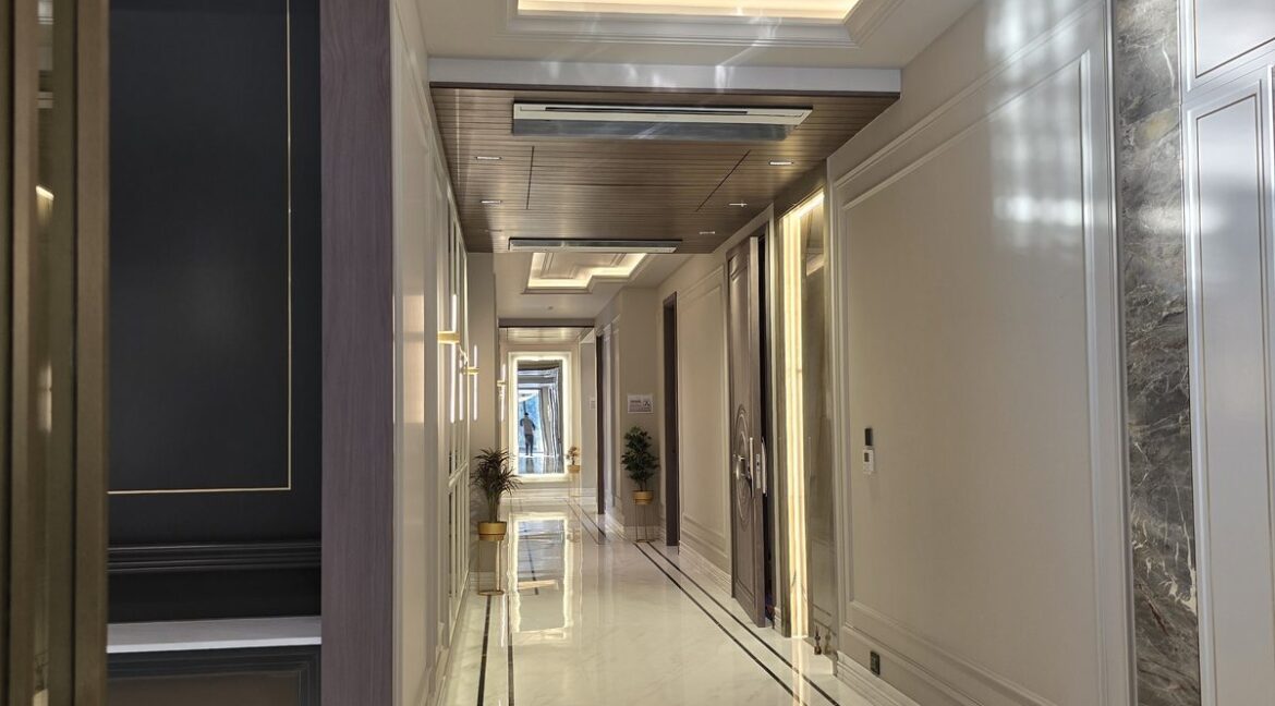 Ekum Homes Hallway With 3D Cube Marble Floor