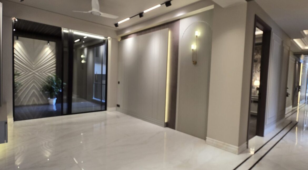 Ekum Homes Living Room With Marble Inlay Border