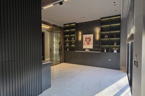 Ekum Homes Lounge With Black Fluted Column
