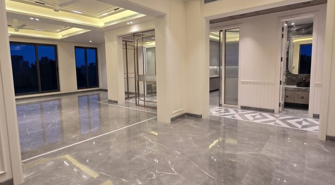 House in Vasant Vihar – open-plan living and dining in Italian marble