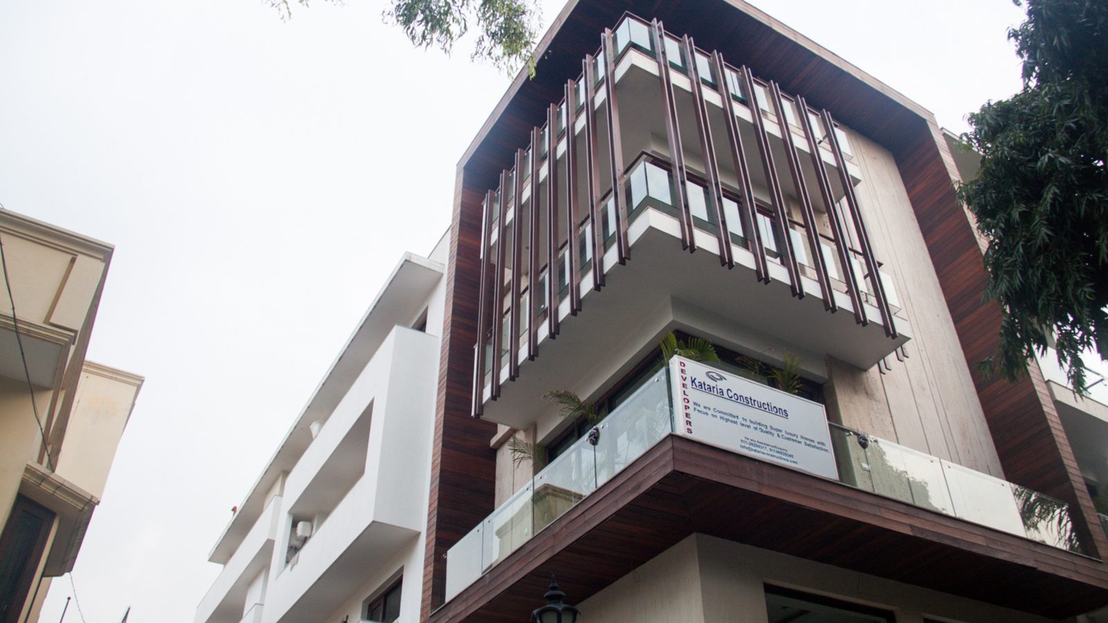 A-66 New Friends Colony, a Katarias (Kataria Buildcon) residence with a timber-clad, louvred upper floor