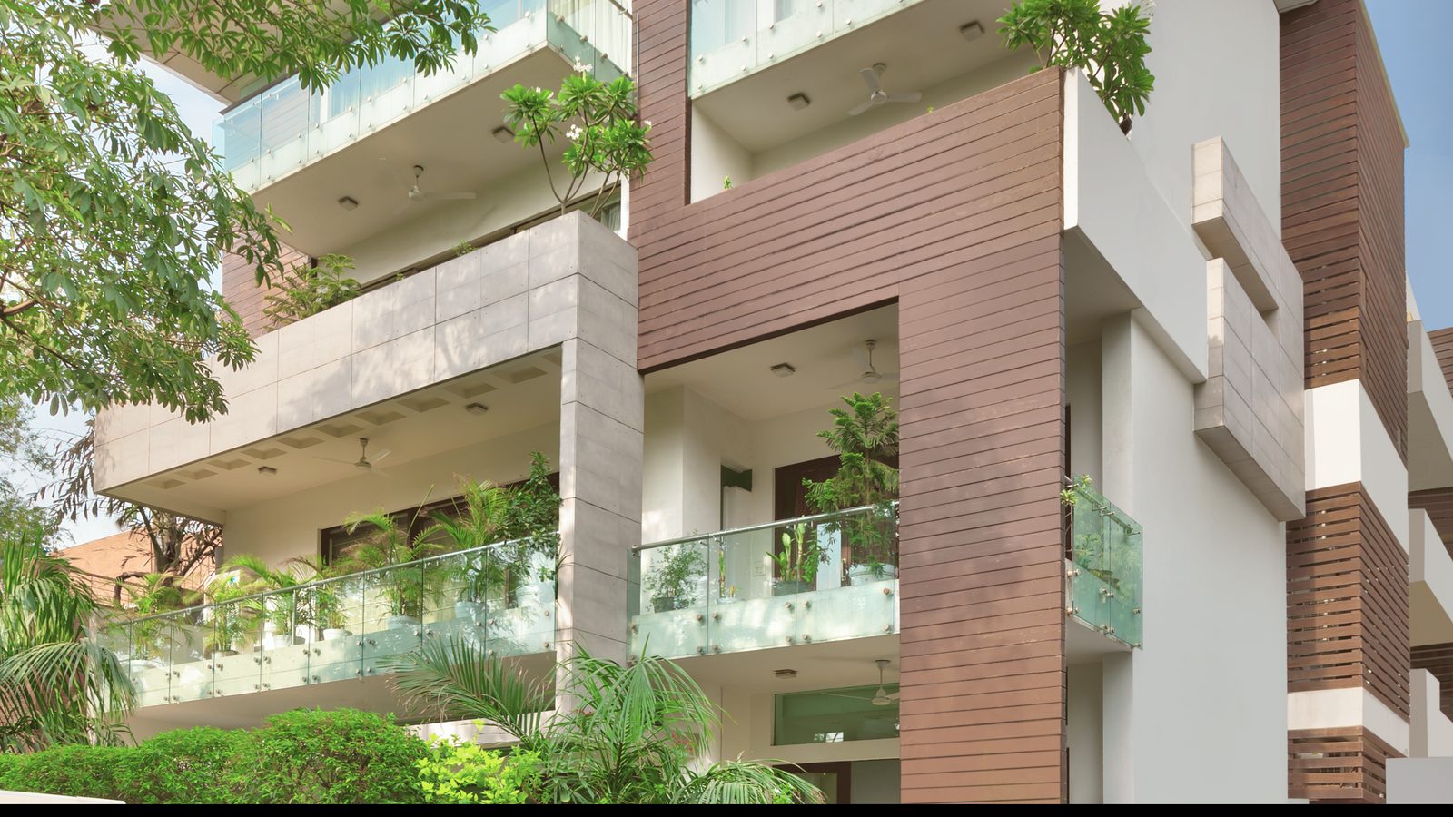 S-279 Panchsheel Park, a Katarias (Kataria Buildcon) 880 sq yd residence with timber-screened upper floors