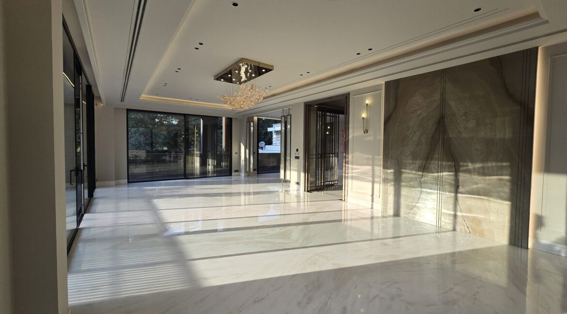 Park-facing duplex in Maharani Bagh — living room
