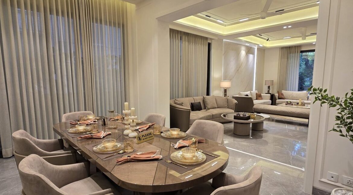 Penthouse in Shanti Niketan – furnished dining and living room