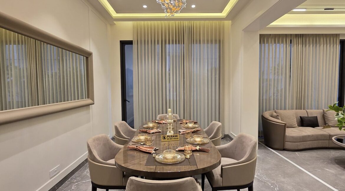 Windchimes Construction Breakfast Dining Nook - Builder