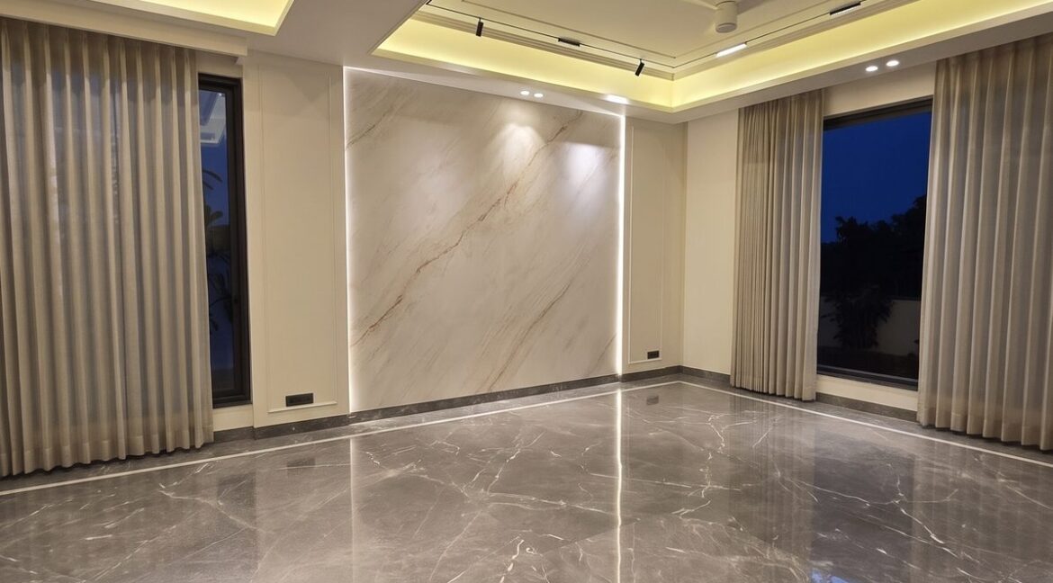 Windchimes Construction Empty Living Room Marble Feature Wall At Night - Builder