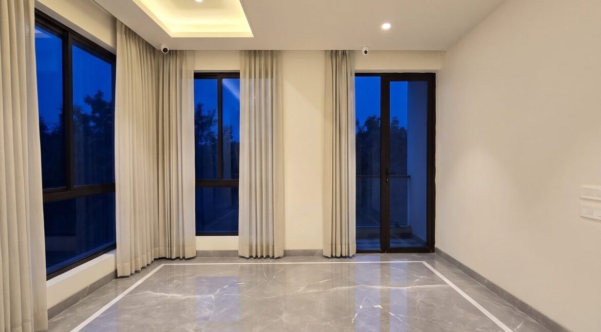 Windchimes Construction Empty Reading Nook Windows At Night - Builder
