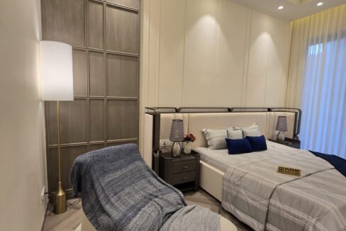 Windchimes Construction Guest Bedroom Chaise Lounge - Rajesh Kumar