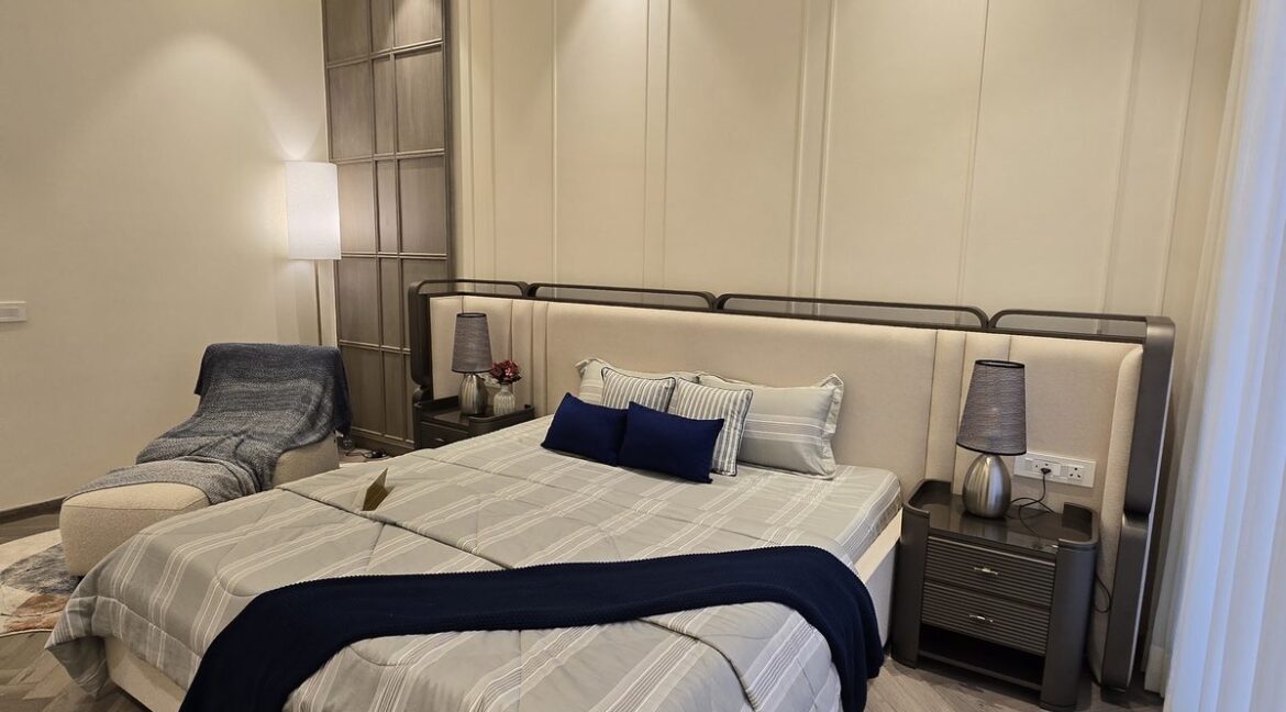 Windchimes Construction Guest Bedroom Panelled Wall - Rajesh Kumar