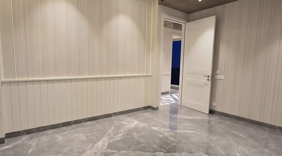 Windchimes Construction Unfurnished Bedroom Fluted Wall At Night - Builder
