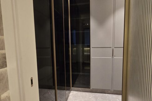 Windchimes Construction Walk In Wardrobe Tinted Glass - Builder